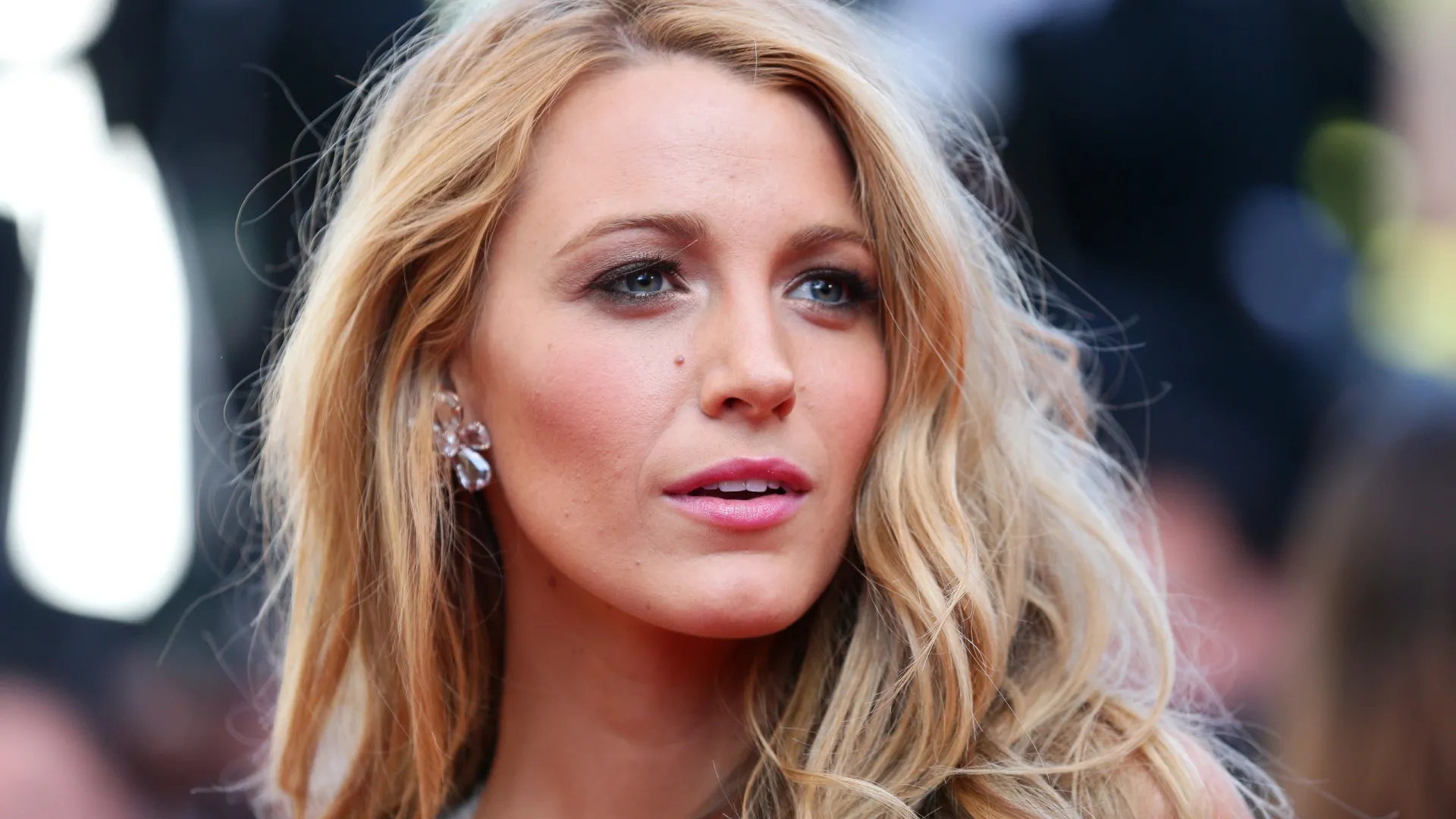 Blake Lively é acusada de soltar pum e arrotar no set de 'Gossip Girl' - img