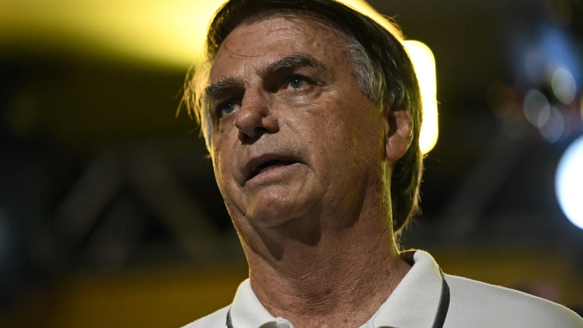 Bolsonaro se irrita sobre fuga aos EUA e diz estar triste por distância de Eduardo e netos - img
