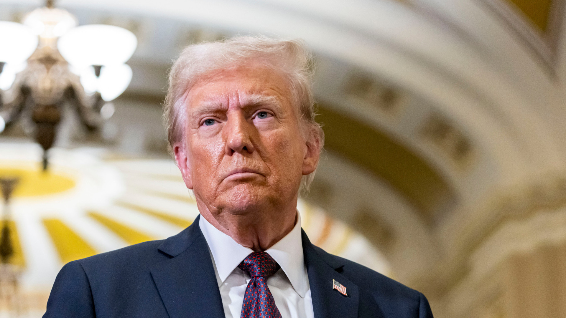 Trump transfere posse para local fechado no Capitólio devido a frio extremo - img