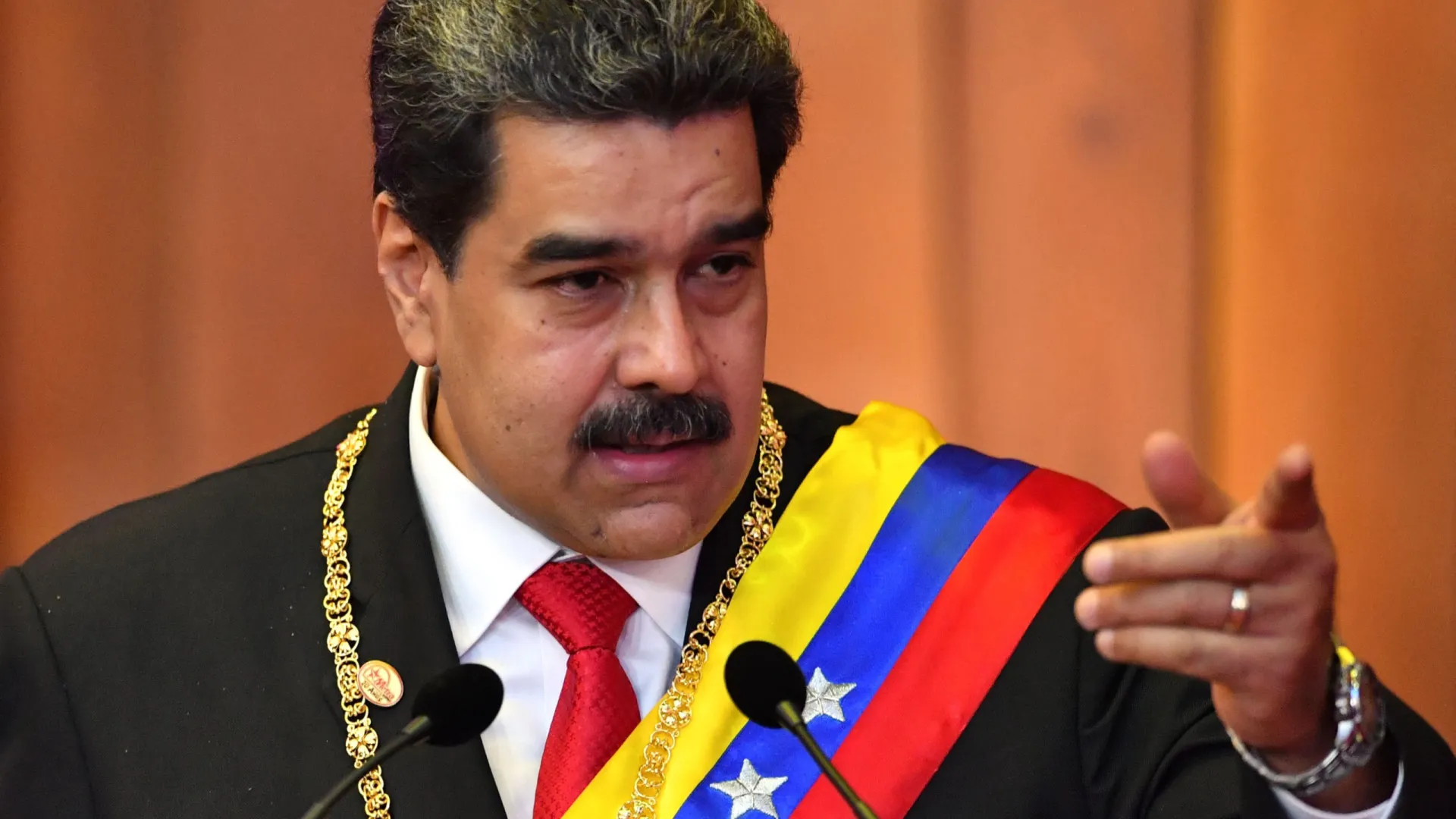 Maduro assume 3º mandato e promete reforma na Constituição - img