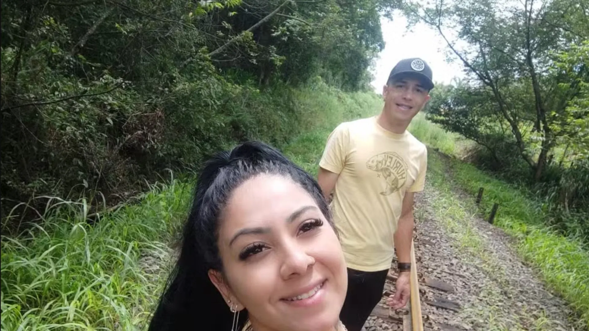 Mulher cai de ponte e fica presa pelo cadarço do marido em Santa Catarina - img