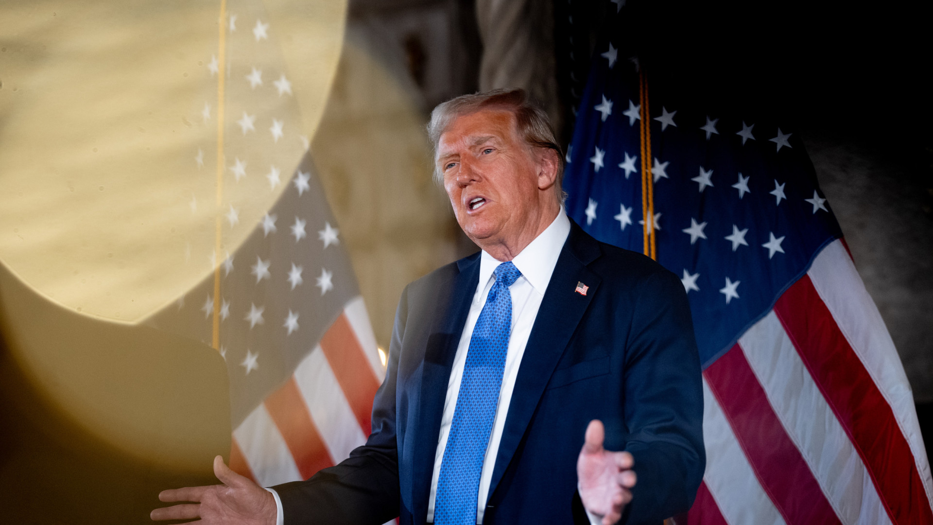 Trump, risco fiscal e Selic elevada devem manter estrangeiro afastado da B3 em 2025 - img