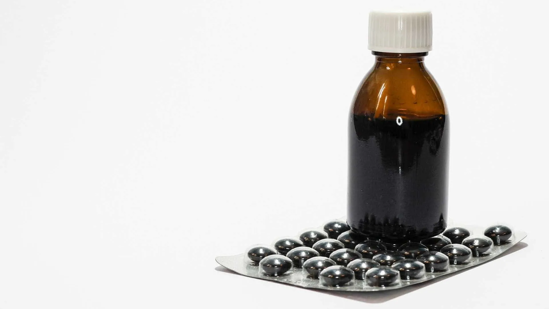 cuidados essenciais com medicamentos e cosméticos - img