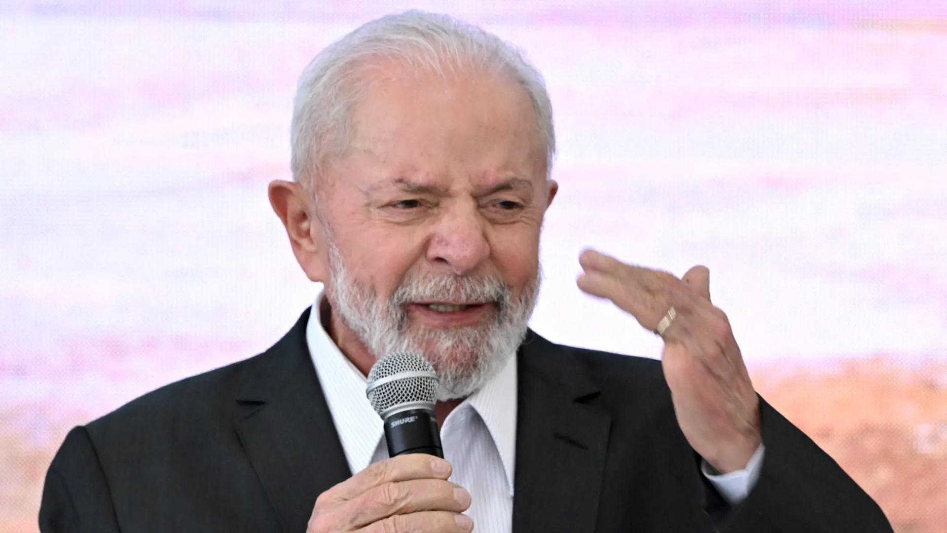 "Sou amigo dos dois", diz Lula sobre novos presidentes do Legislativo 1 "Sou amigo dos dois", diz Lula sobre novos presidentes do Legislativo - img