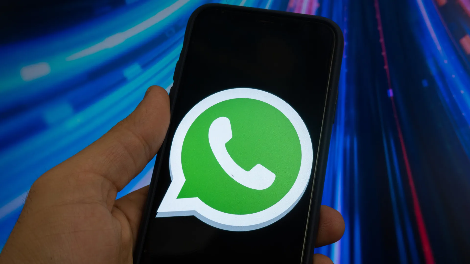 WhatsApp testa opção de desativar câmera antes de atender videochamada - img