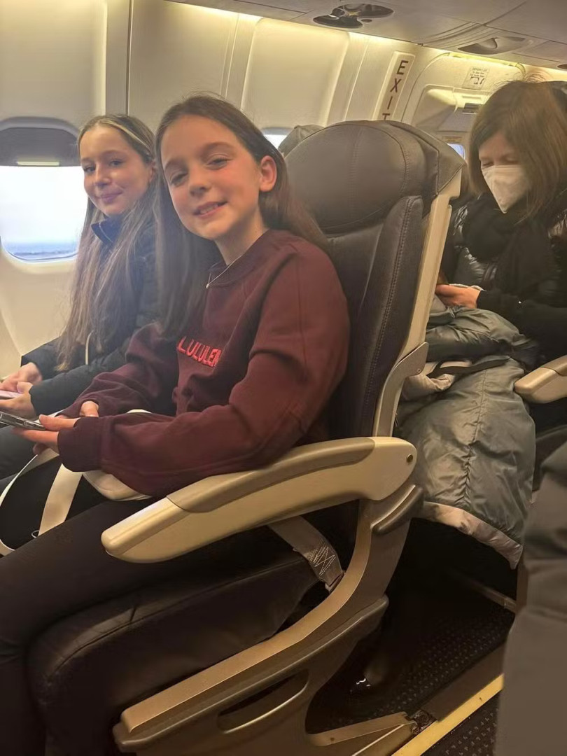 Amiga posta foto de irmãs patinadoras dentro de avião antes da tragédia - img