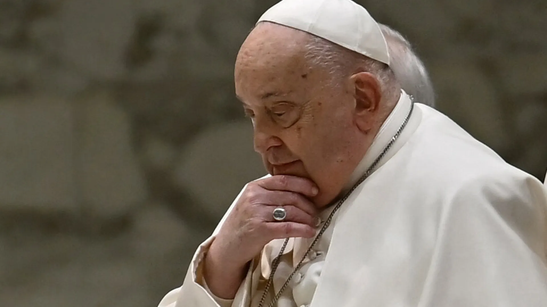 Papa Francisco apresenta melhora gradual, mas quadro ainda é complexo, diz Vaticano - img