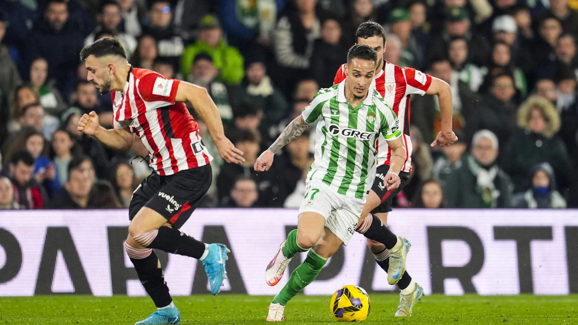 Após saída do Manchester United, Antony volta a brilhar em campo - img