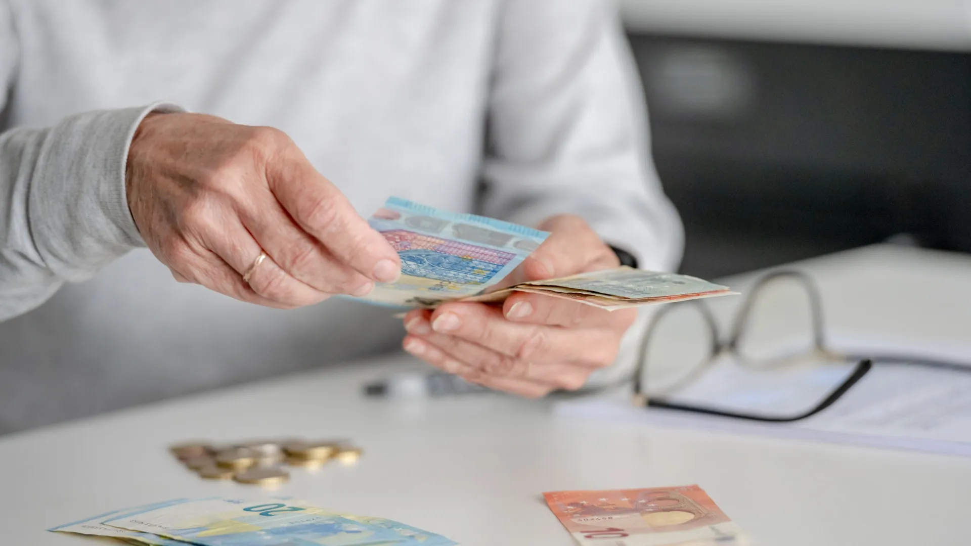 As dificuldades financeiras chegam ao fim para estes signos em breve - img