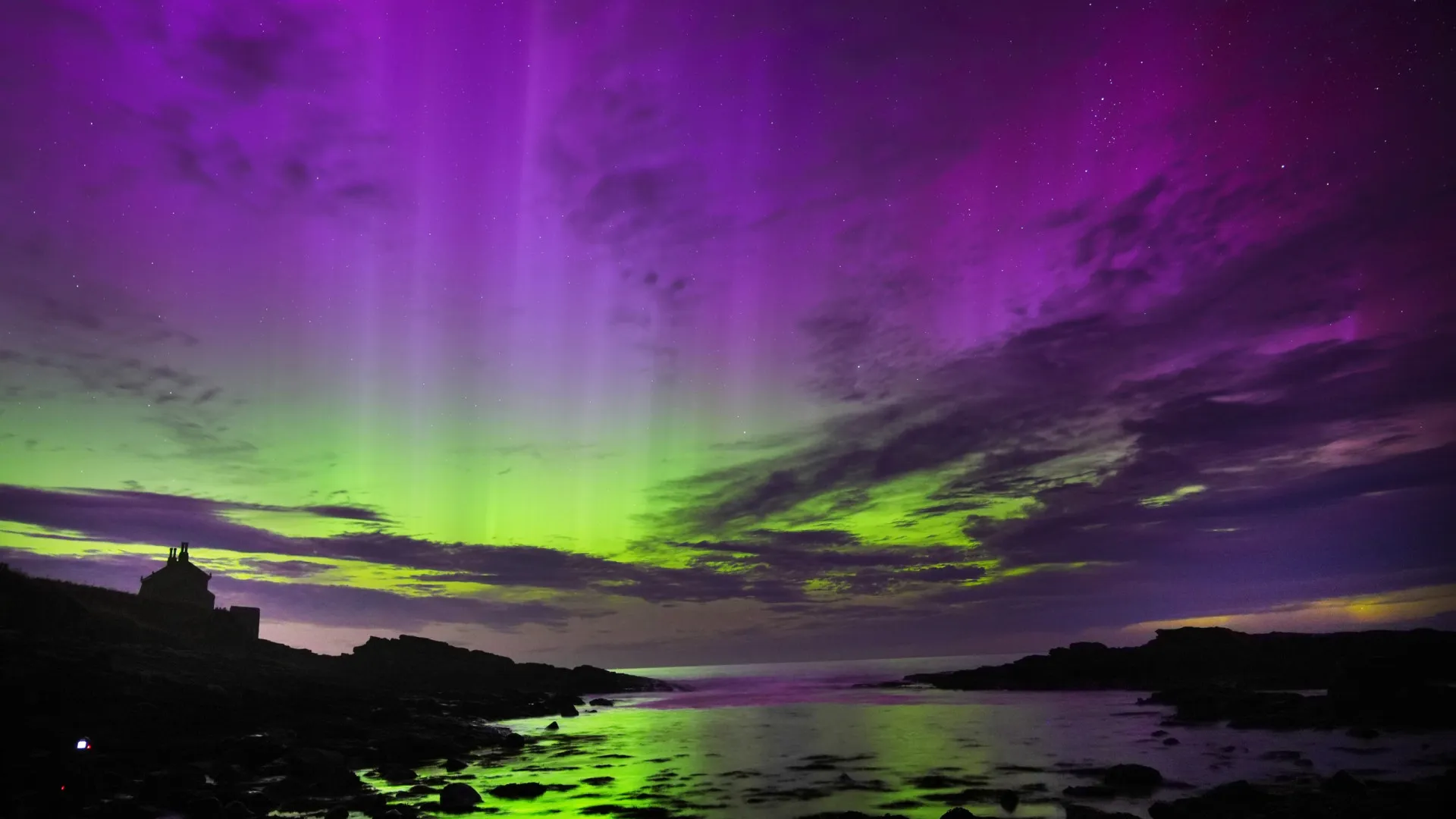 Auroras boreais iluminam os céus um pouco por todo o mundo; veja! - img