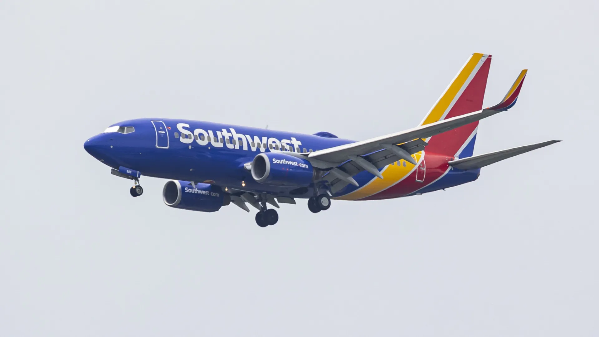 Avião arremete para não colidir com jato que atravessava pista em Chicago - img