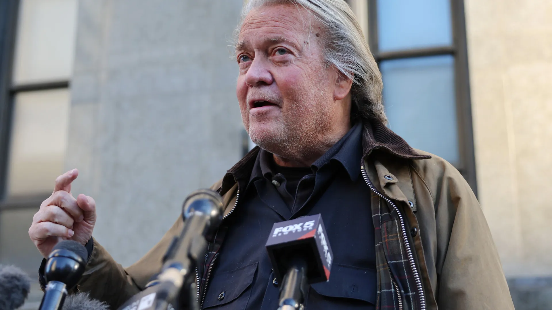 Bannon se declara culpado de fraude em campanha para construir muro na fronteira - img