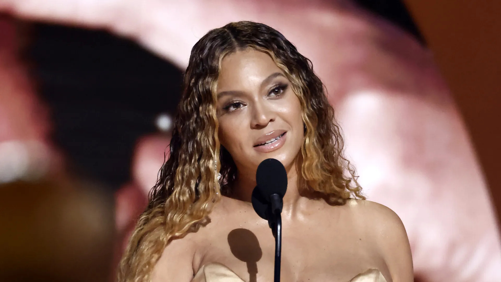 Beyoncé diz que seu novo disco nasceu de experiência de rejeição no country - img