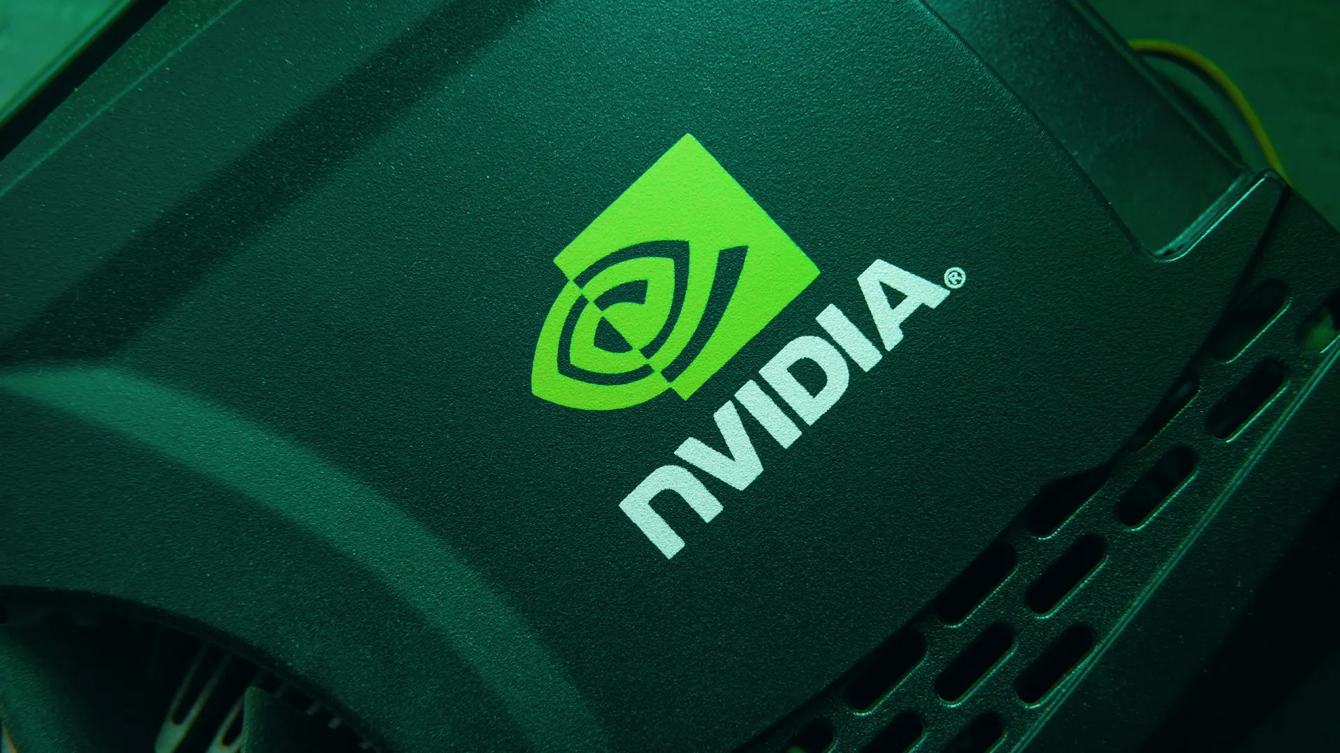 Bolsas de NY fecham em alta mesmo com ganho modesto da Nvidia após balanço - img