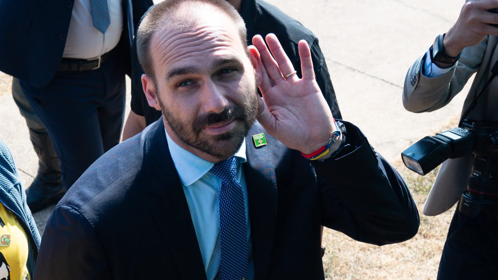 Eduardo Bolsonaro avalia que terá passaporte apreendido e fala em 'jogo combinado' - img