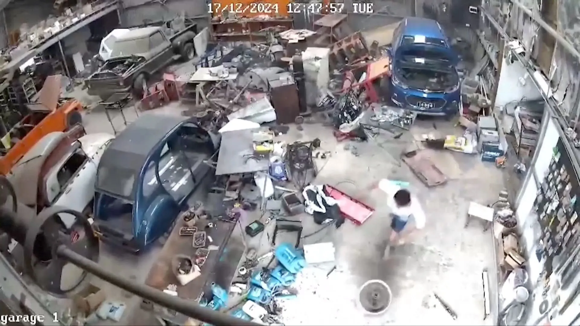 Câmera de segurança mostra momento em que terremoto atinge Vanuatu; veja - img