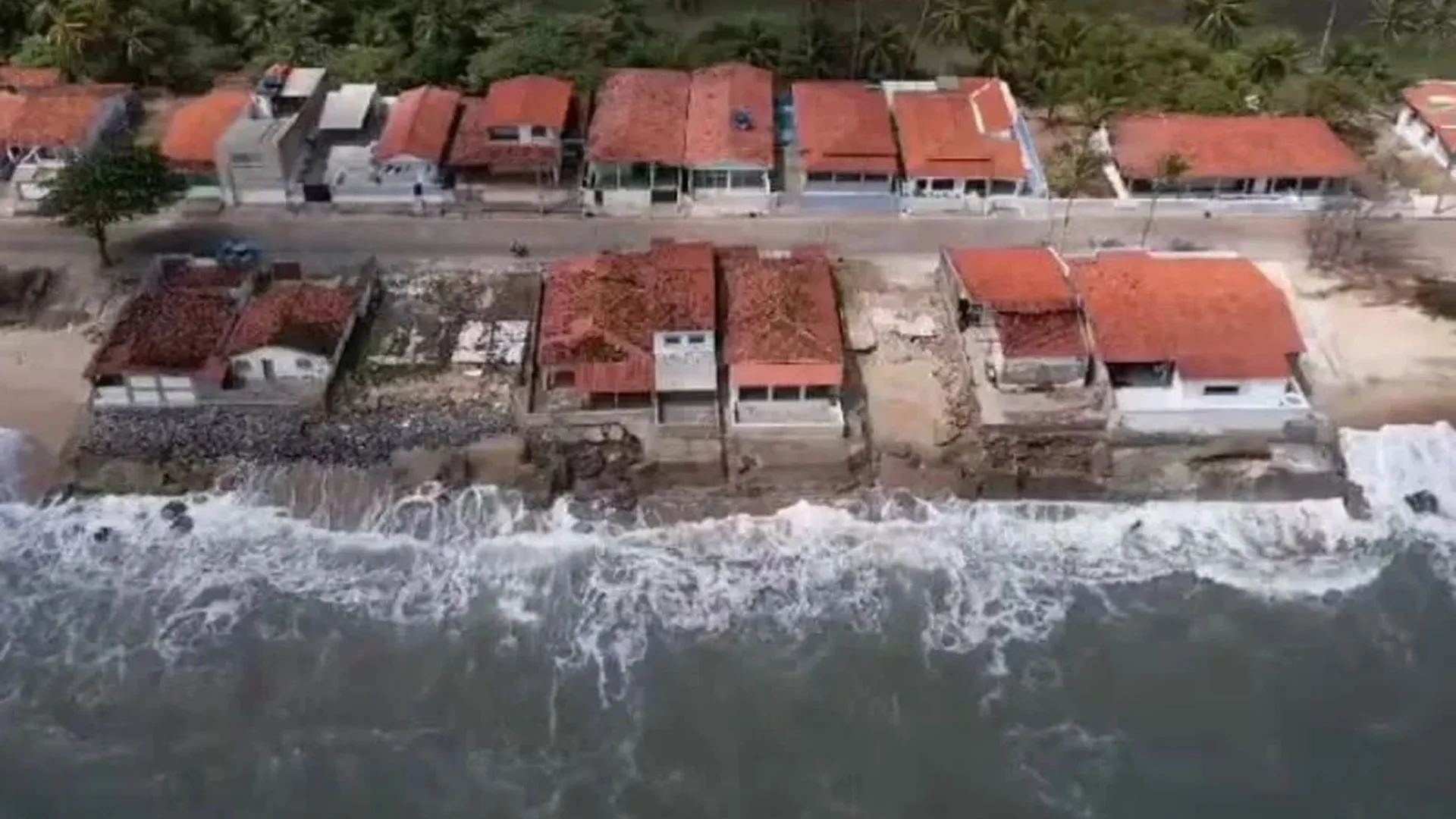 Cidade da Paraíba declara estado de calamidade pública após avanço do mar sobre casas - img