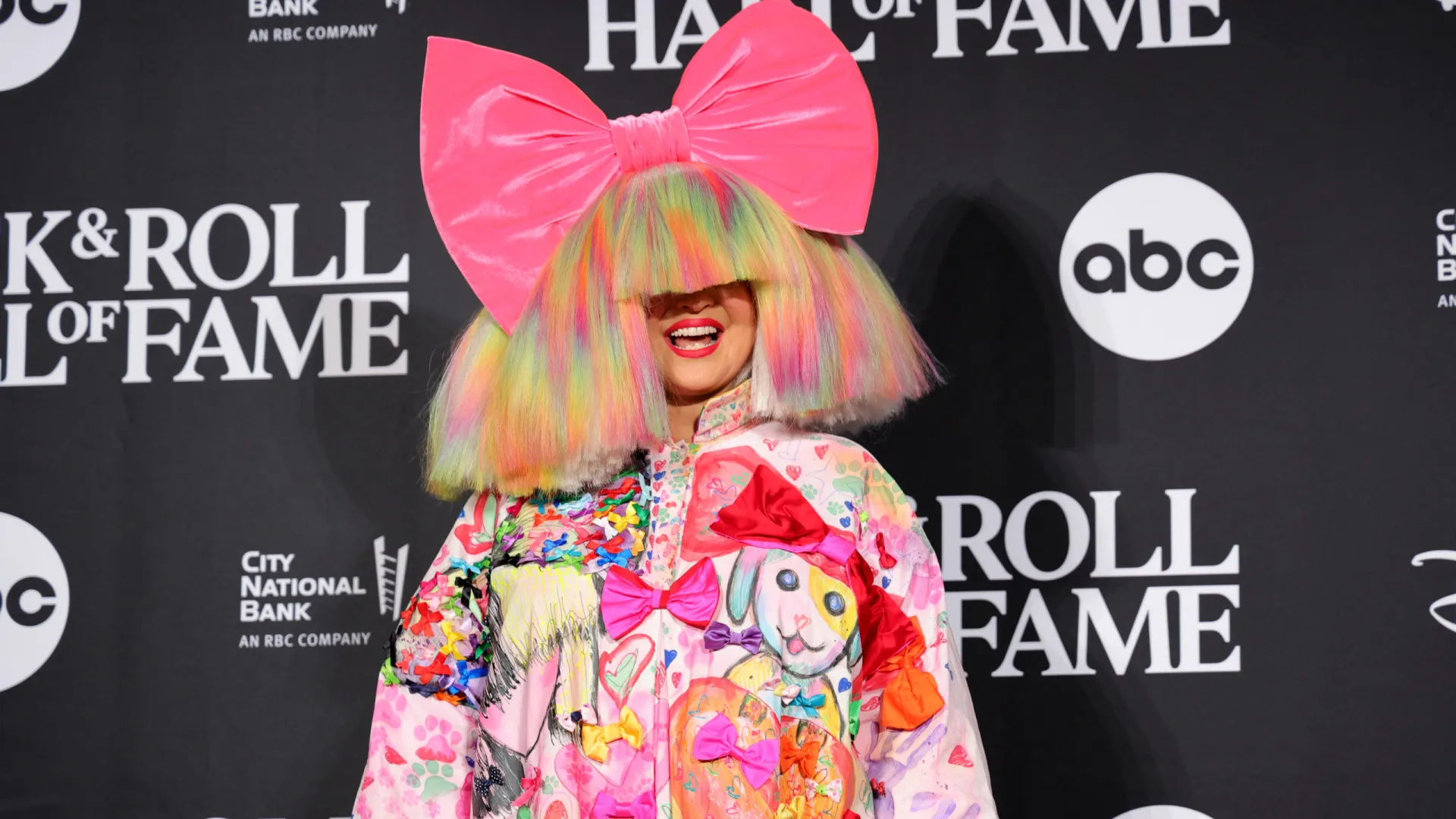 Com novo álbum, Sia não muda a vida das pessoas, mas alivia suas jornadas - img