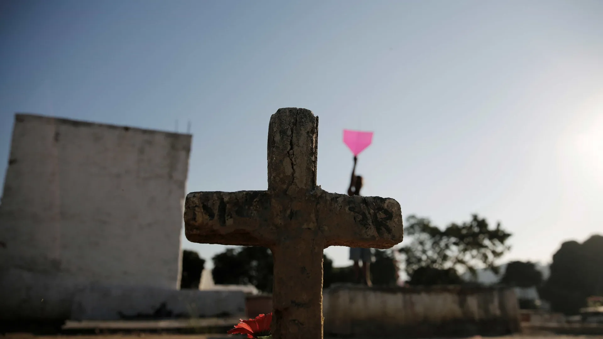 Concessionária pede R$ 12 mil para enterrar recém-nascido em SP - img