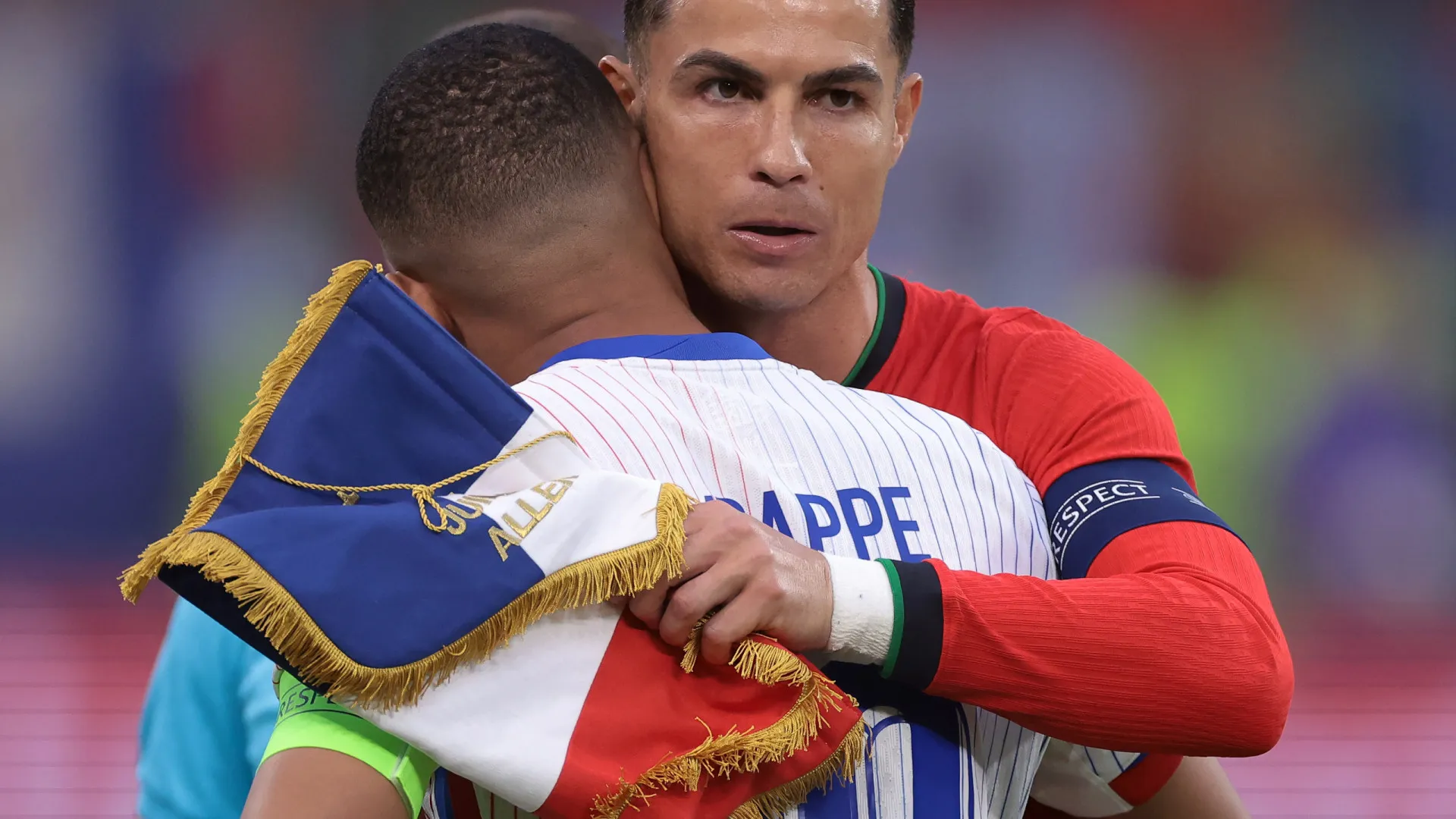 Cristiano Ronaldo opina sobre Mbappé: "Não sabe jogar como centroavante" - img
