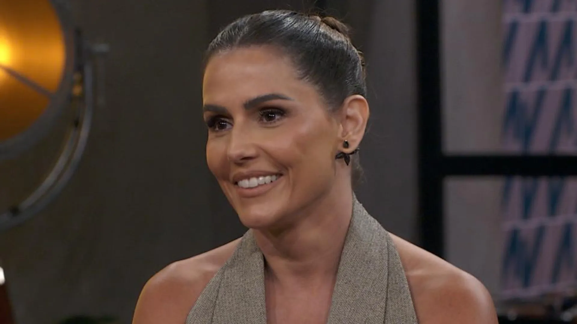 Deborah Secco nega convite para ser rainha de bateria: 'Deus me livre. É muito estressante' - img