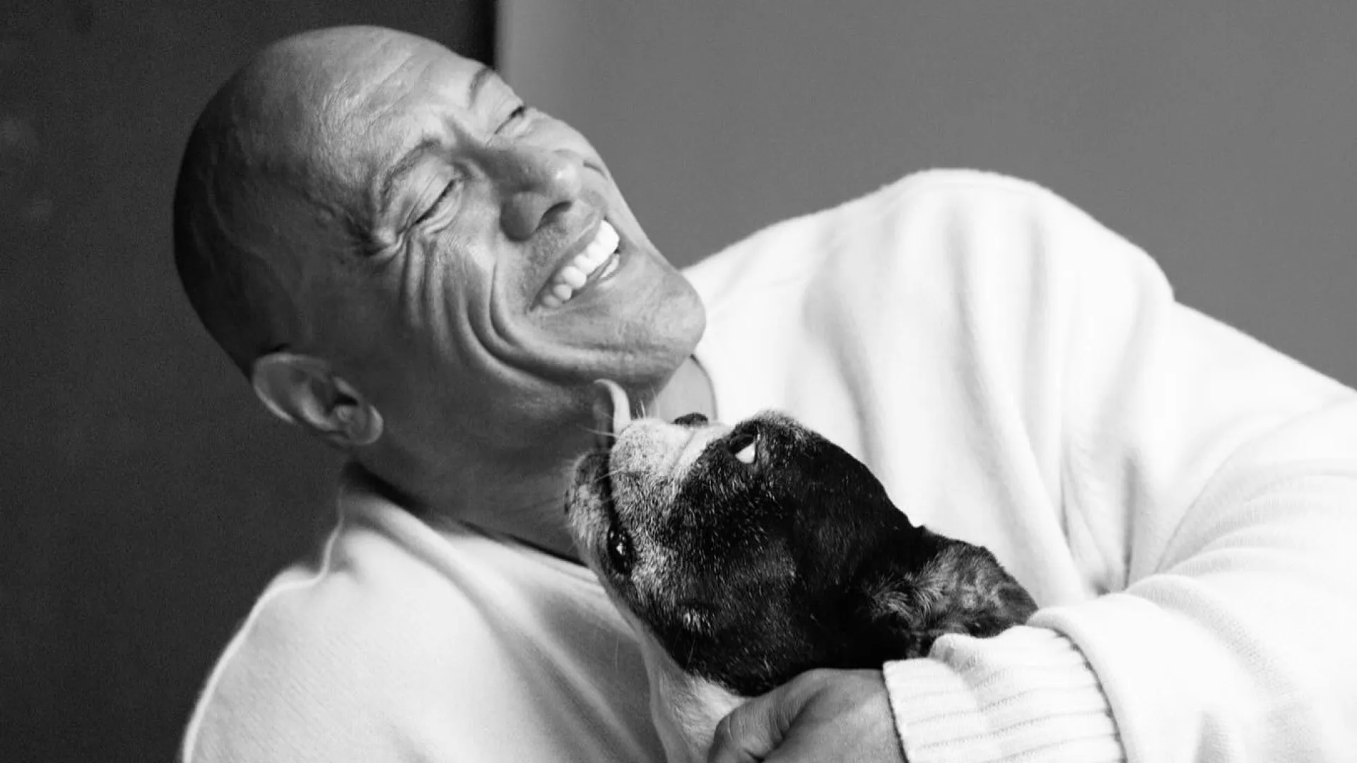 Dwayne Johnson lamenta morte de seu cão de estimação; veja - img