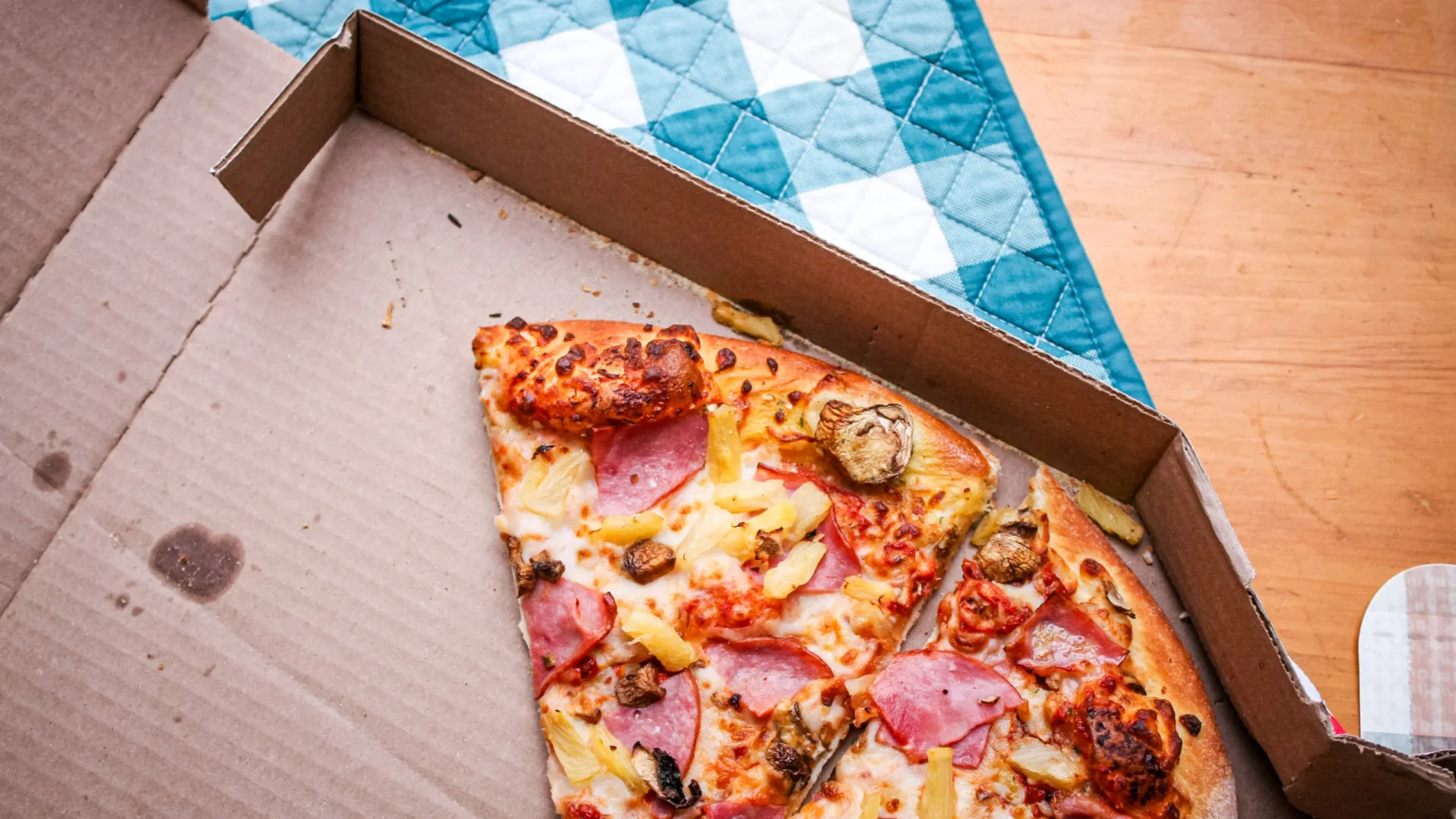 É seguro comer pizza do dia anterior? Tudo depende como foi guardada! - img