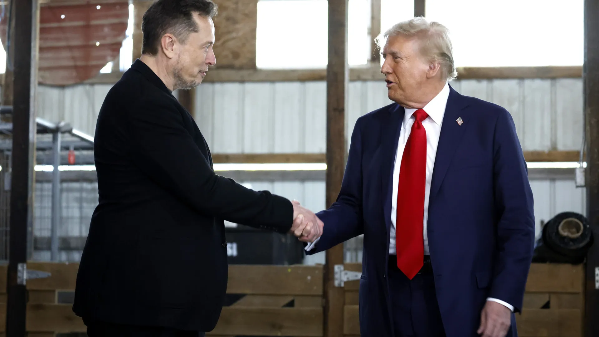Elon Musk não pode tomar decisões 'sem aprovação', diz Trump - img