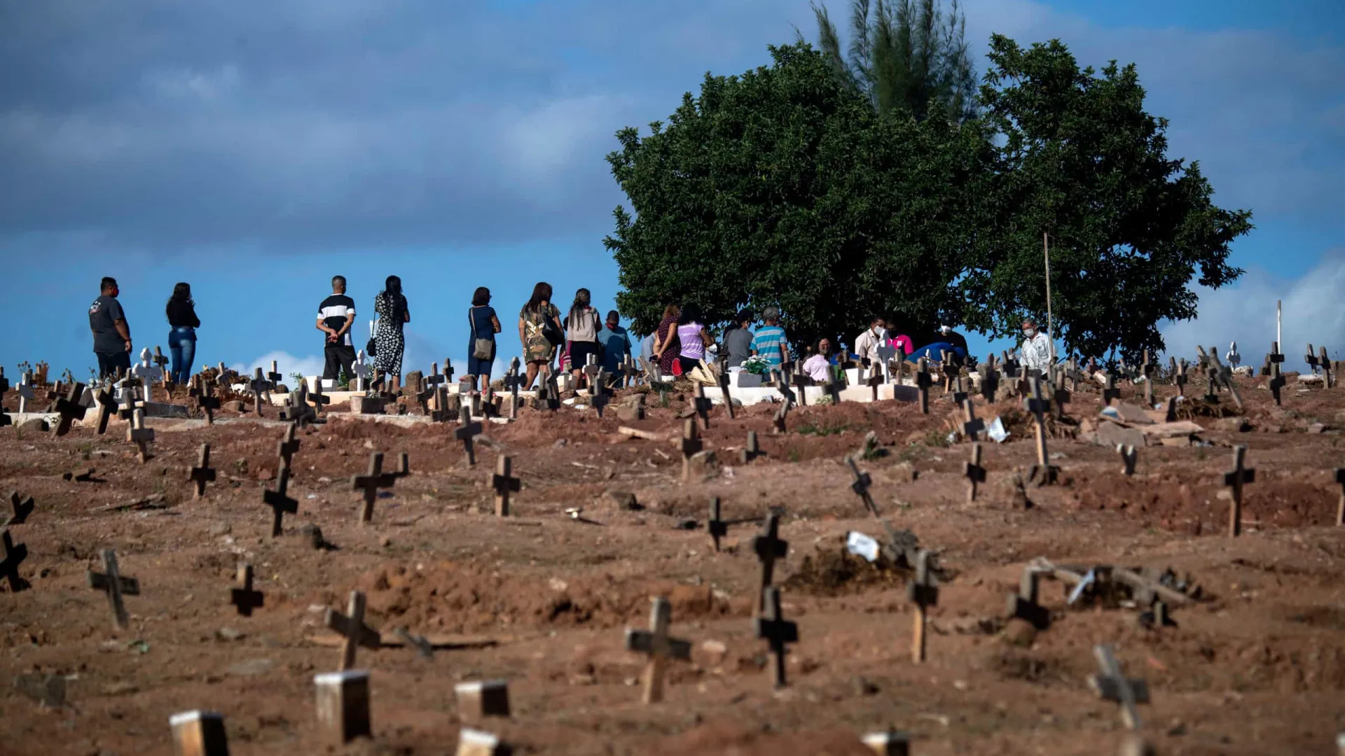 Número de mortes por Covid no Brasil ainda é alto e se equipara à queda de 6 Boeings em 2025 - img