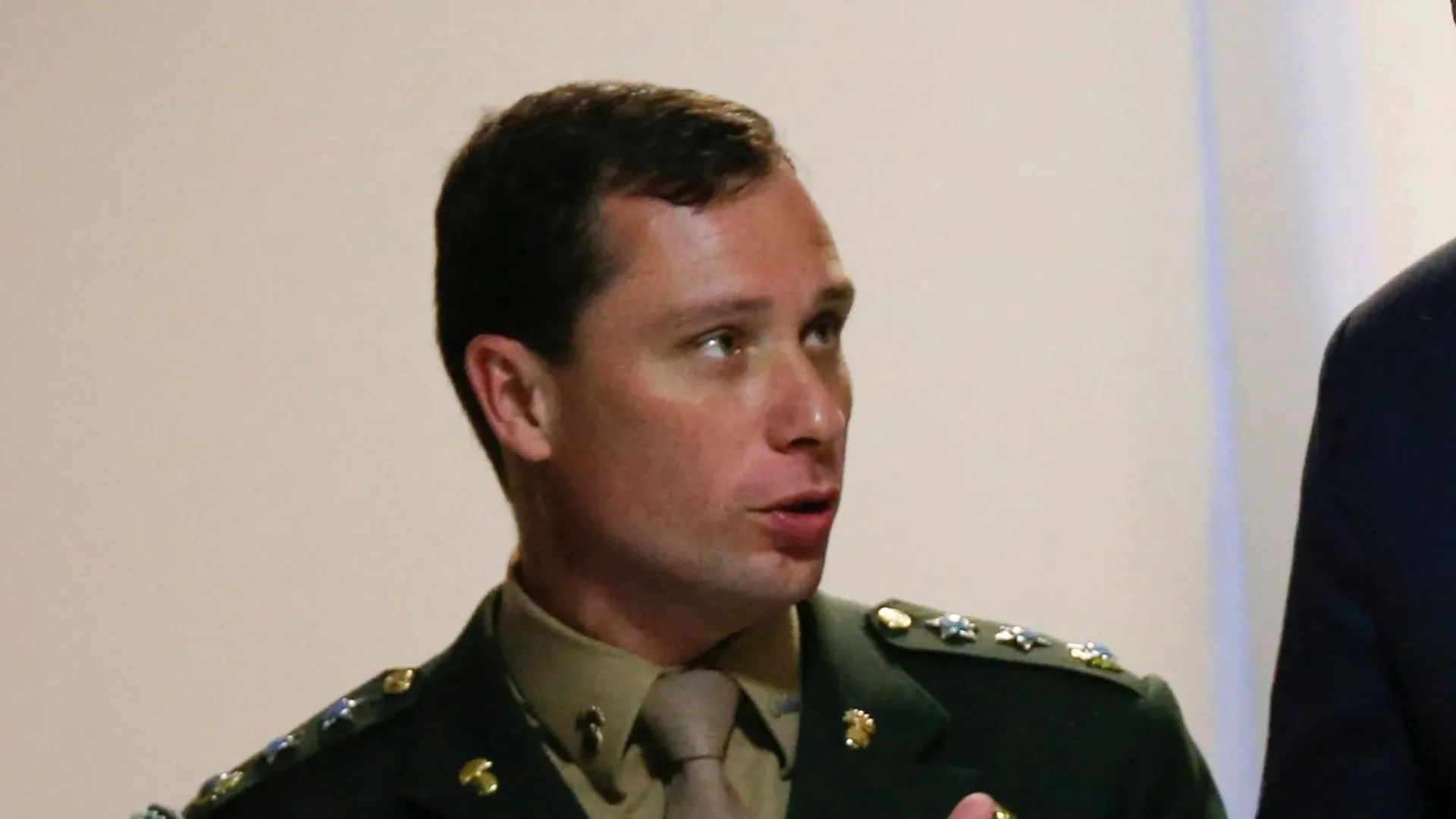 General estava com raiva e pressionava Bolsonaro por golpe, diz Cid - img