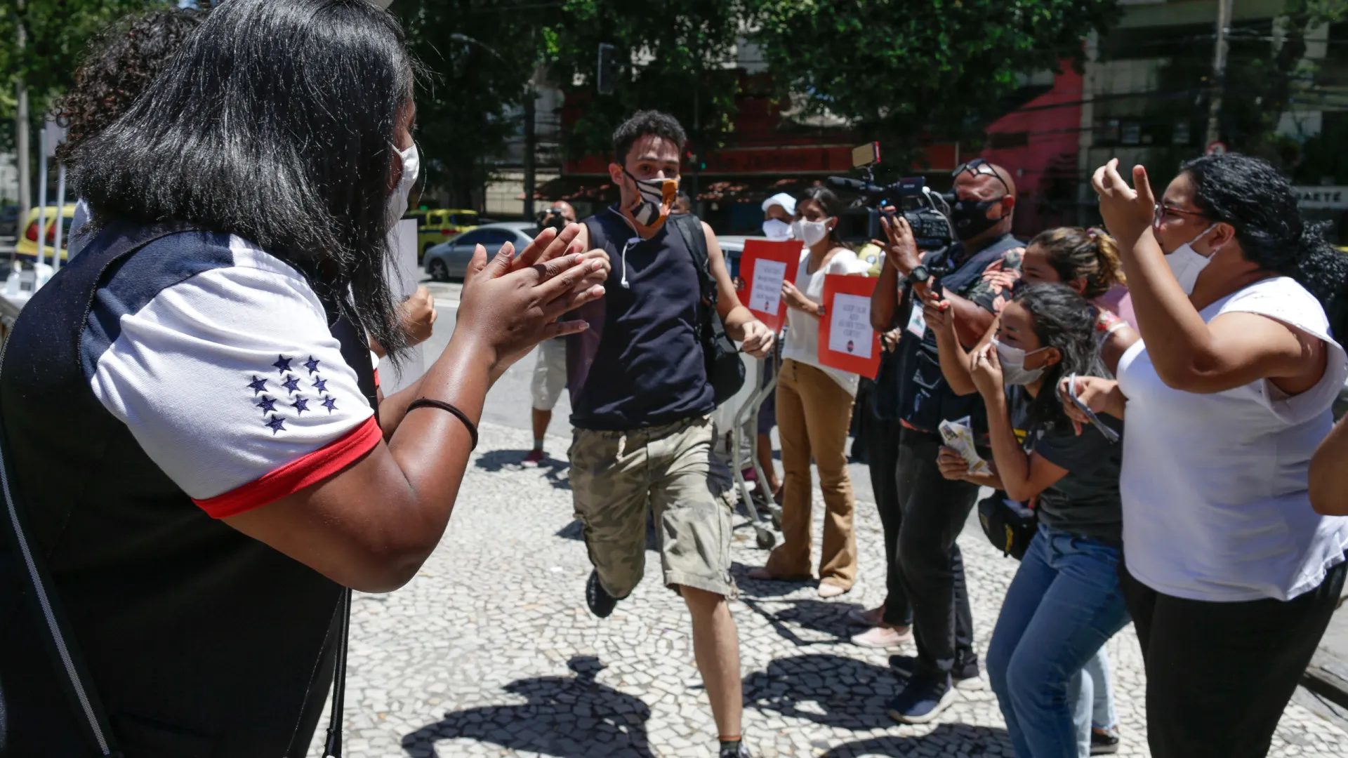 Quase 5.000 estudantes foram eliminados no 1º dia do Enem; veja erros e relembre regras - img