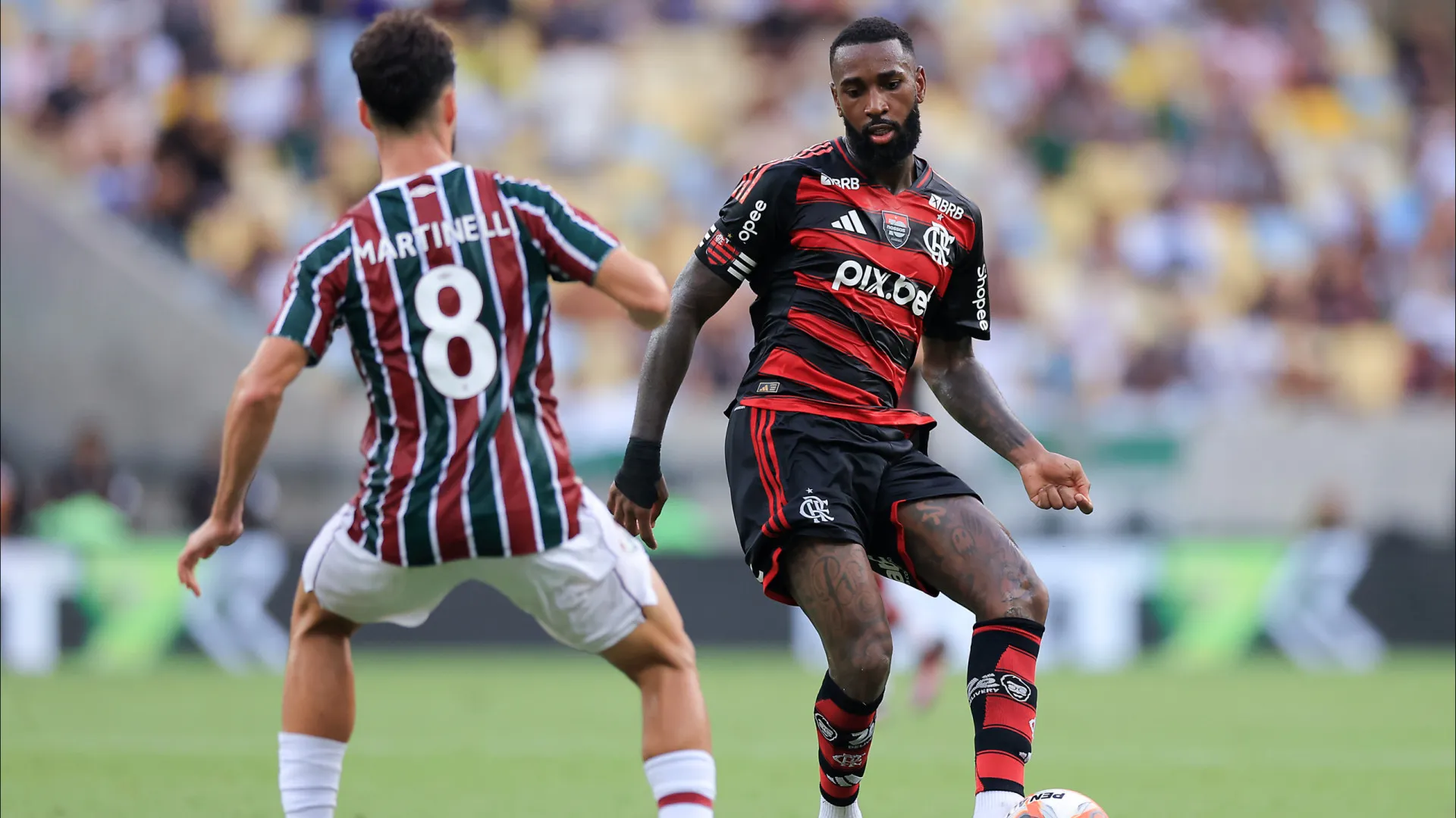 Gramado 'duro' do Maracanã irrita Flamengo e Fluminense: 'uma briga eterna' - img