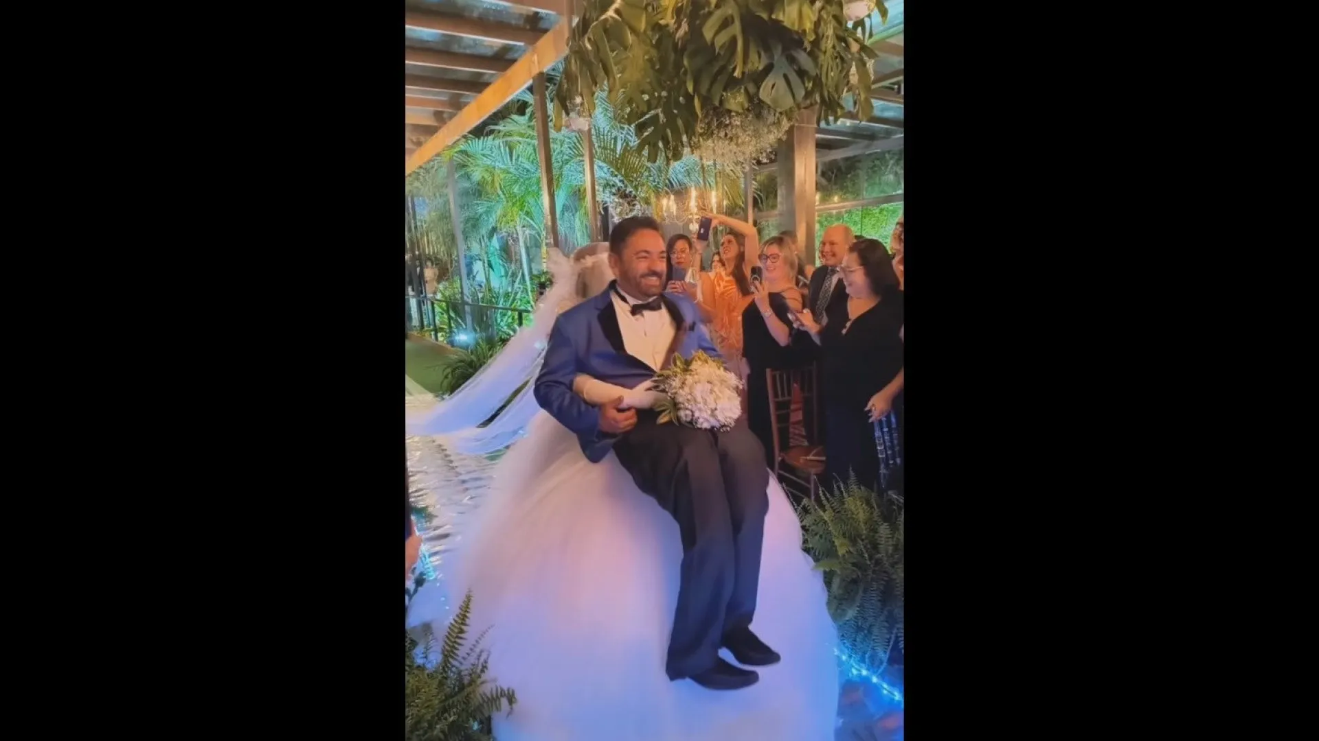 Homem se casa com ele mesmo em festa de 60 anos em Poços de Caldas - img