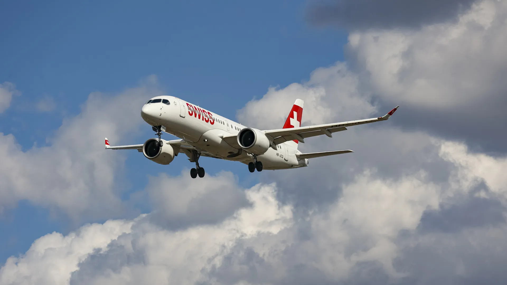Adolescente de 13 anos é expulso de avião por causa de crise de tosse - img