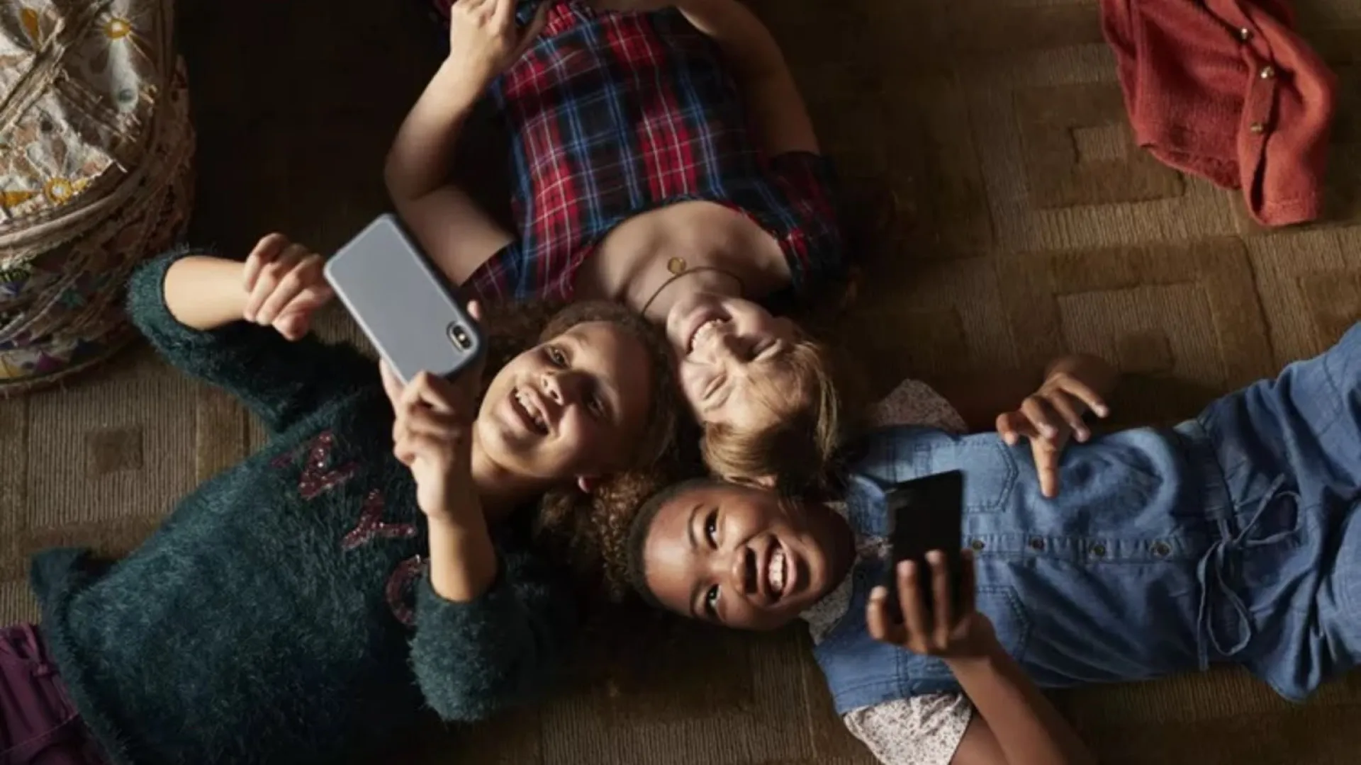 Investigador revela idade ideal para dar primeiro celular ao seu filho - img