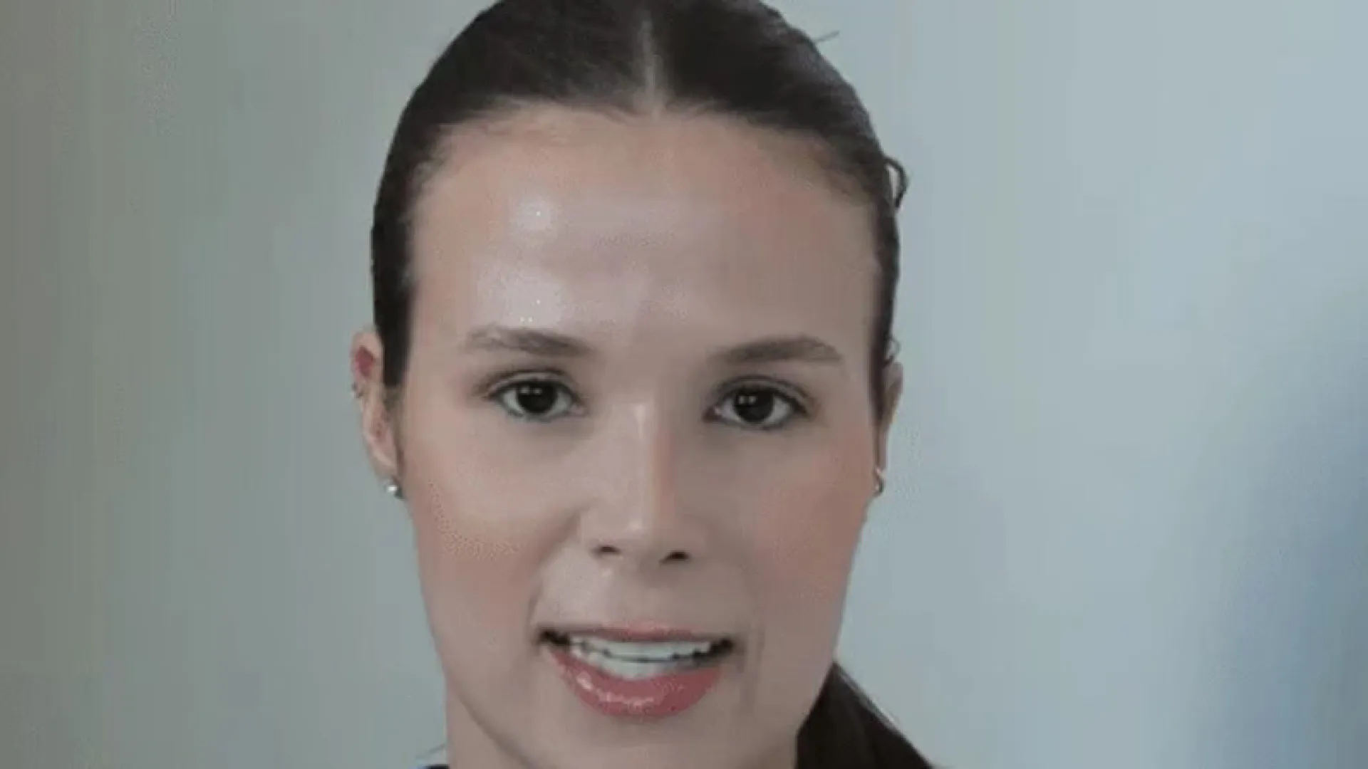 Jennifer Castro, que negou lugar em avião, diz que está sem comer nem dormir há dias - img