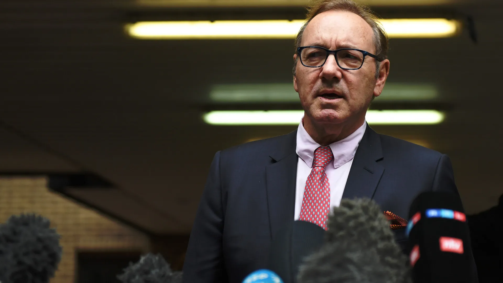 Kevin Spacey responde acusação de assédio de Guy Pearce - img