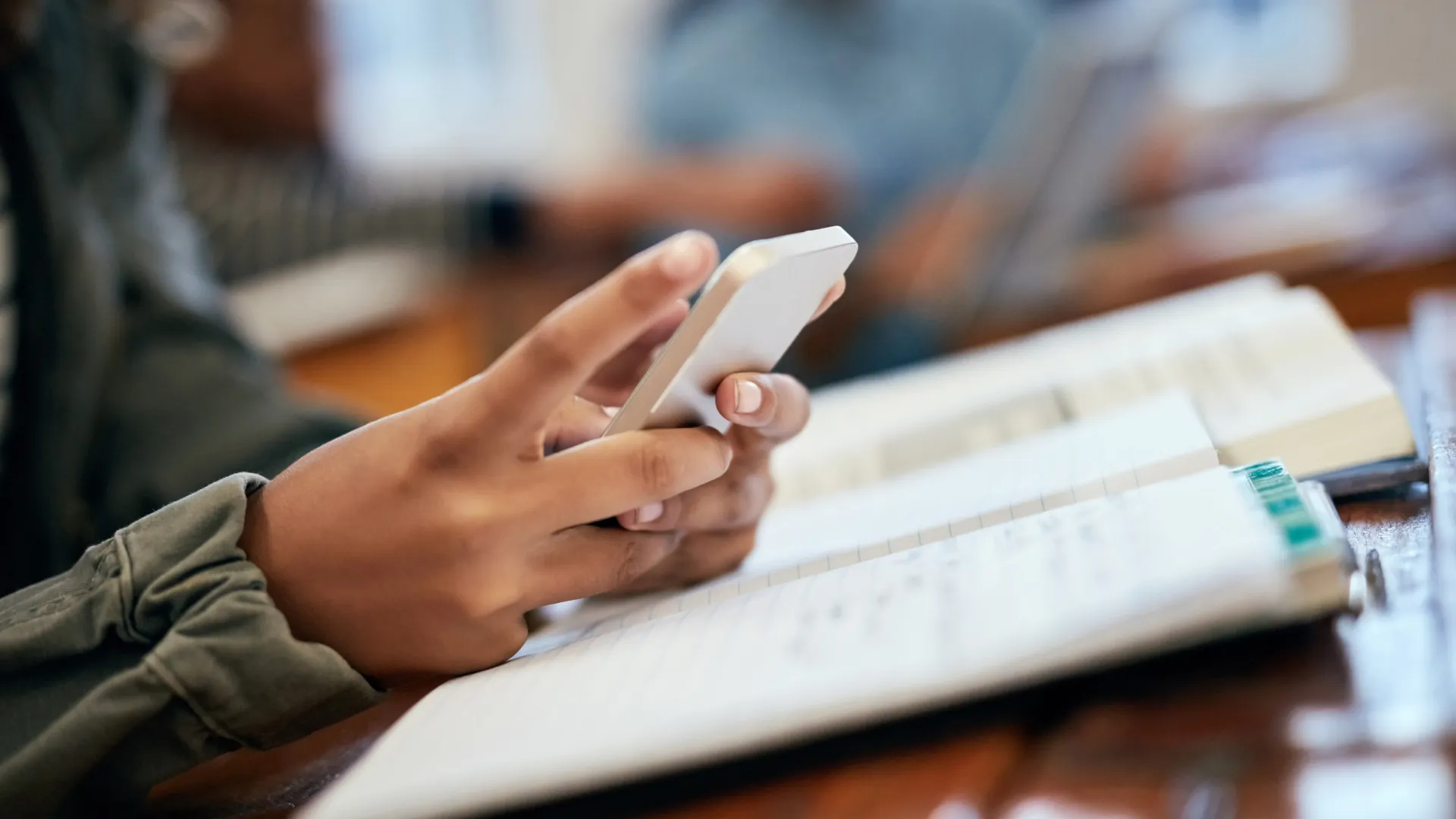 Volta às aulas sem celular - CBS BRASIL