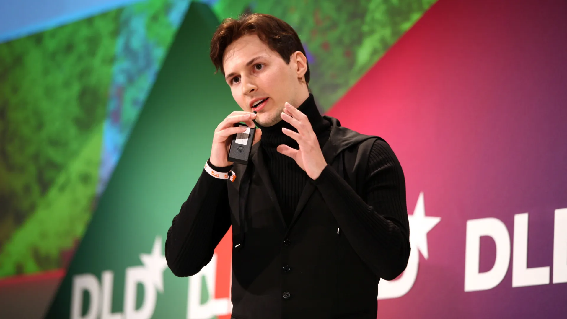 Líder do Telegram é solto após pagar fiança de 27 milhões de reais - img