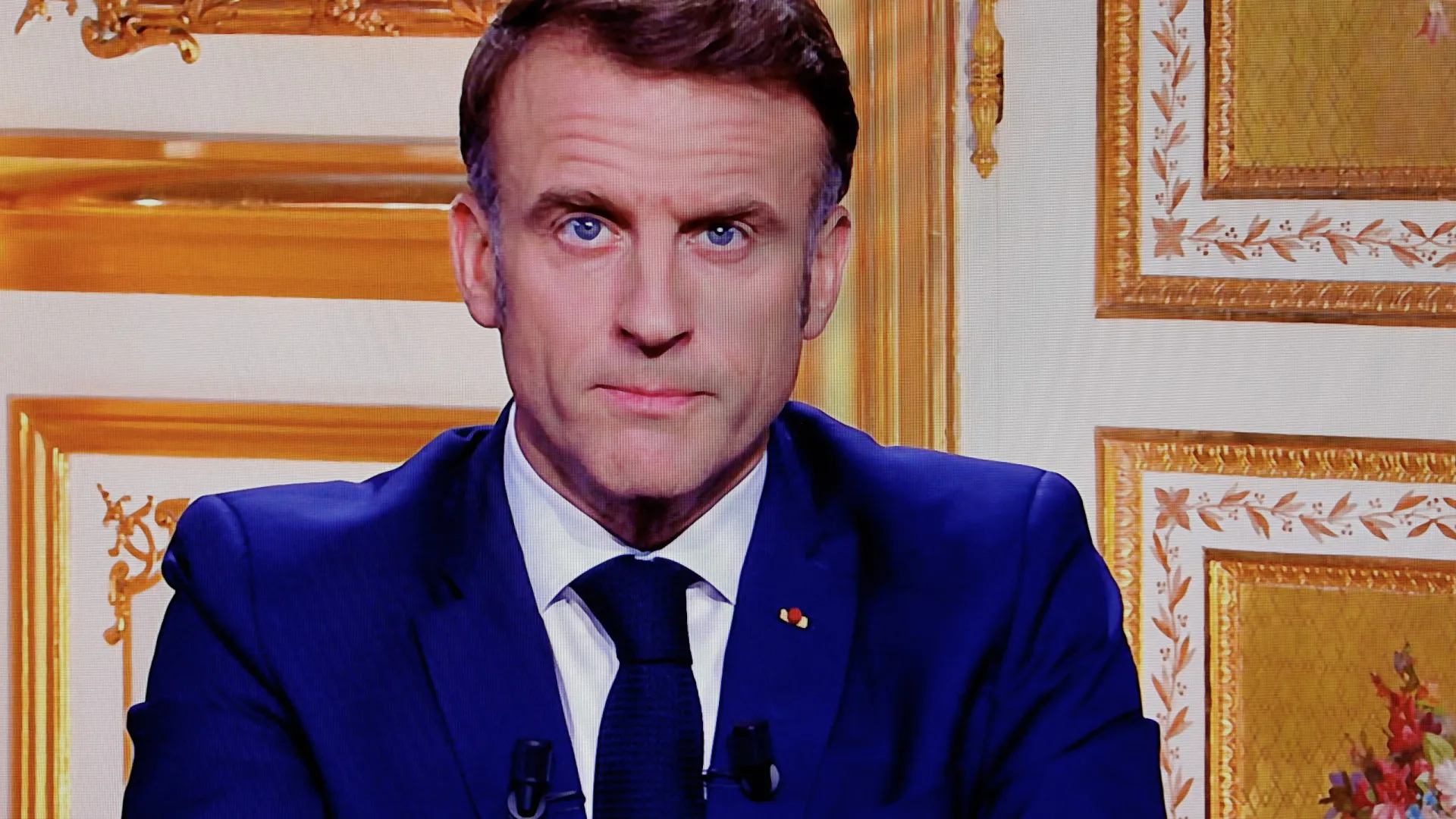 Macron escolhe centrista como primeiro-ministro, o quarto de seu mandato - img