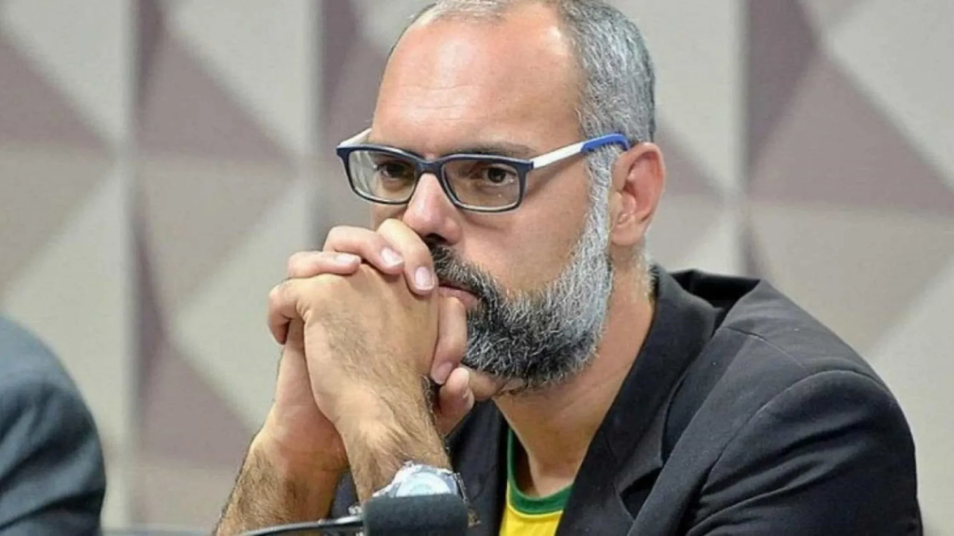 PF quer que Meta e X informem dados de contas de Allan dos Santos - img