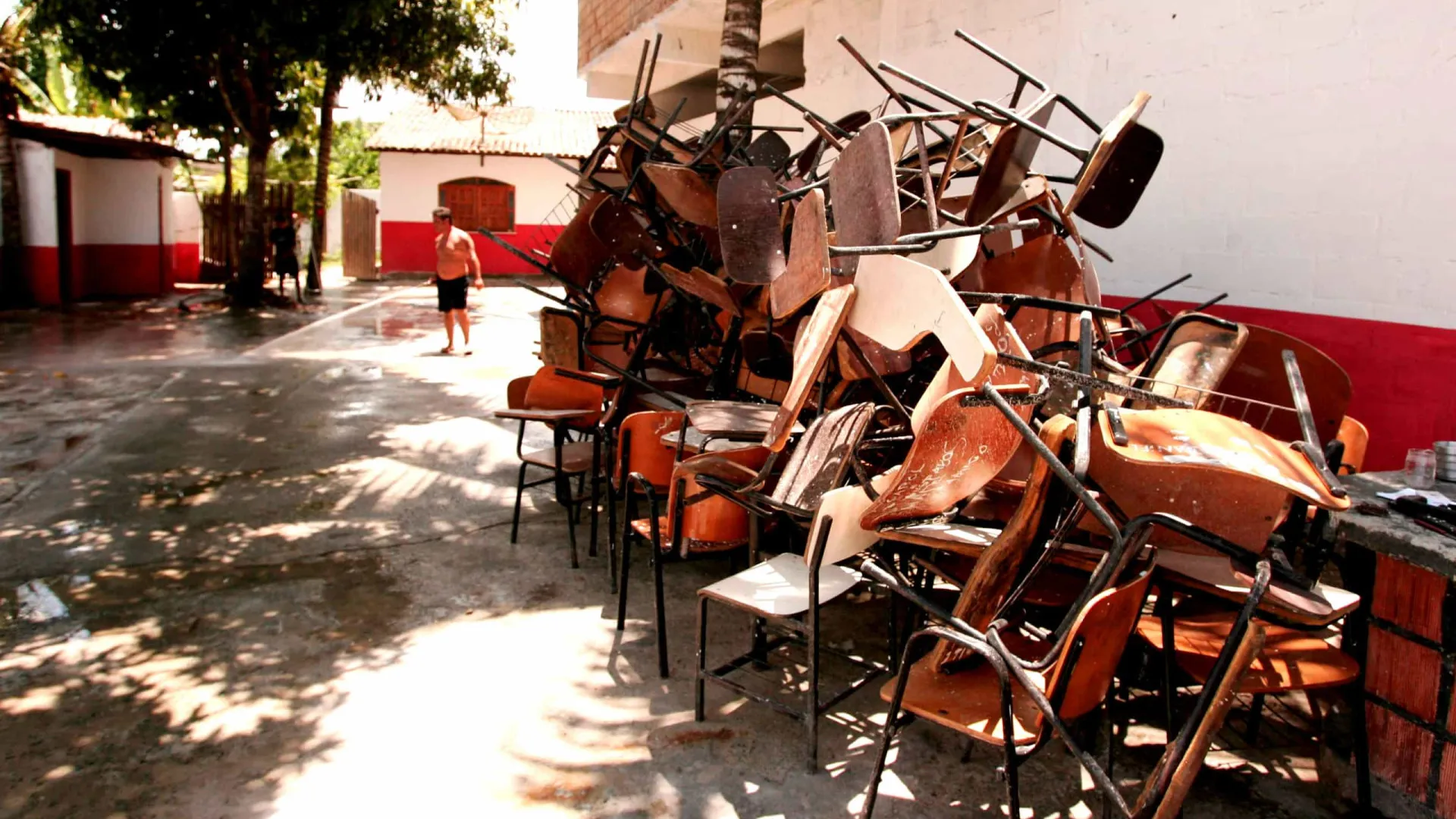 Mais de 370 mil alunos das capitais estudam em escolas em áreas de risco - img