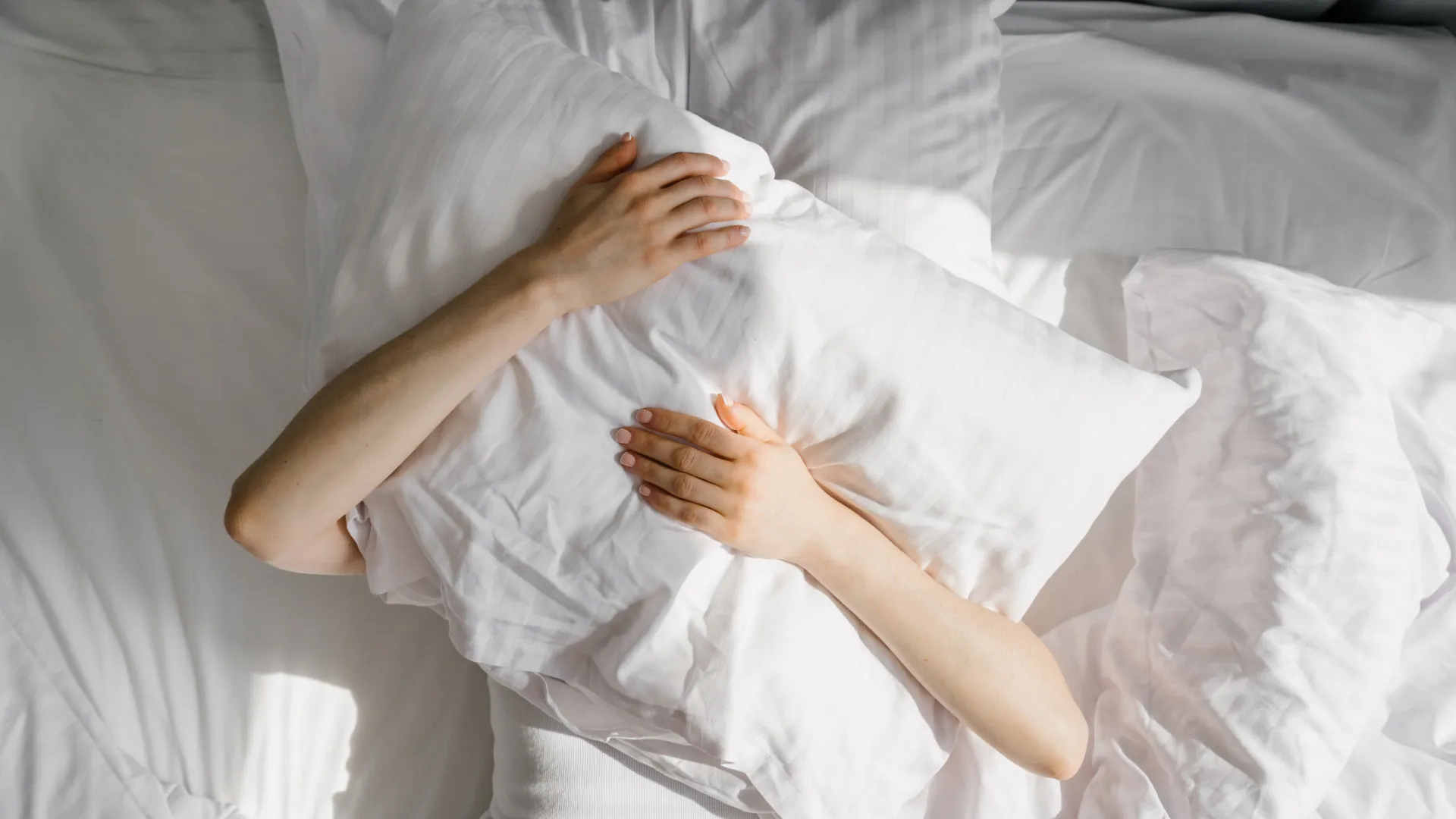 Médico partilha três dicas simples para dormir 'como um bebê' - img