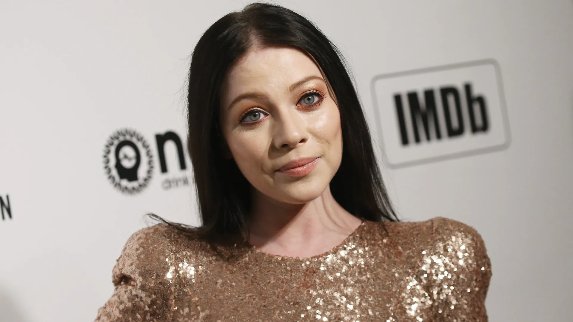 Família de Michelle Trachtenberg impede autópsia, e causa da morte é indeterminada - img