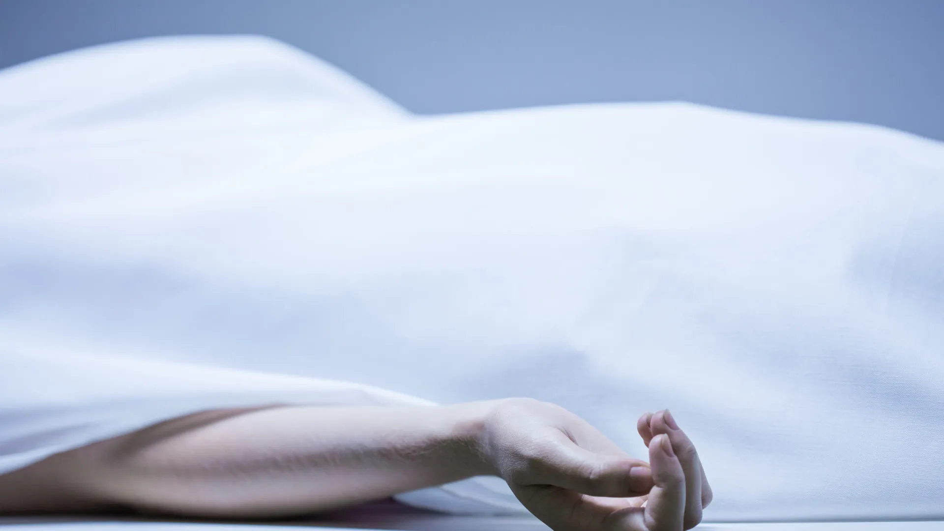 Mulher dada como morta mexe dedos e 'ressuscita' na funerária - img
