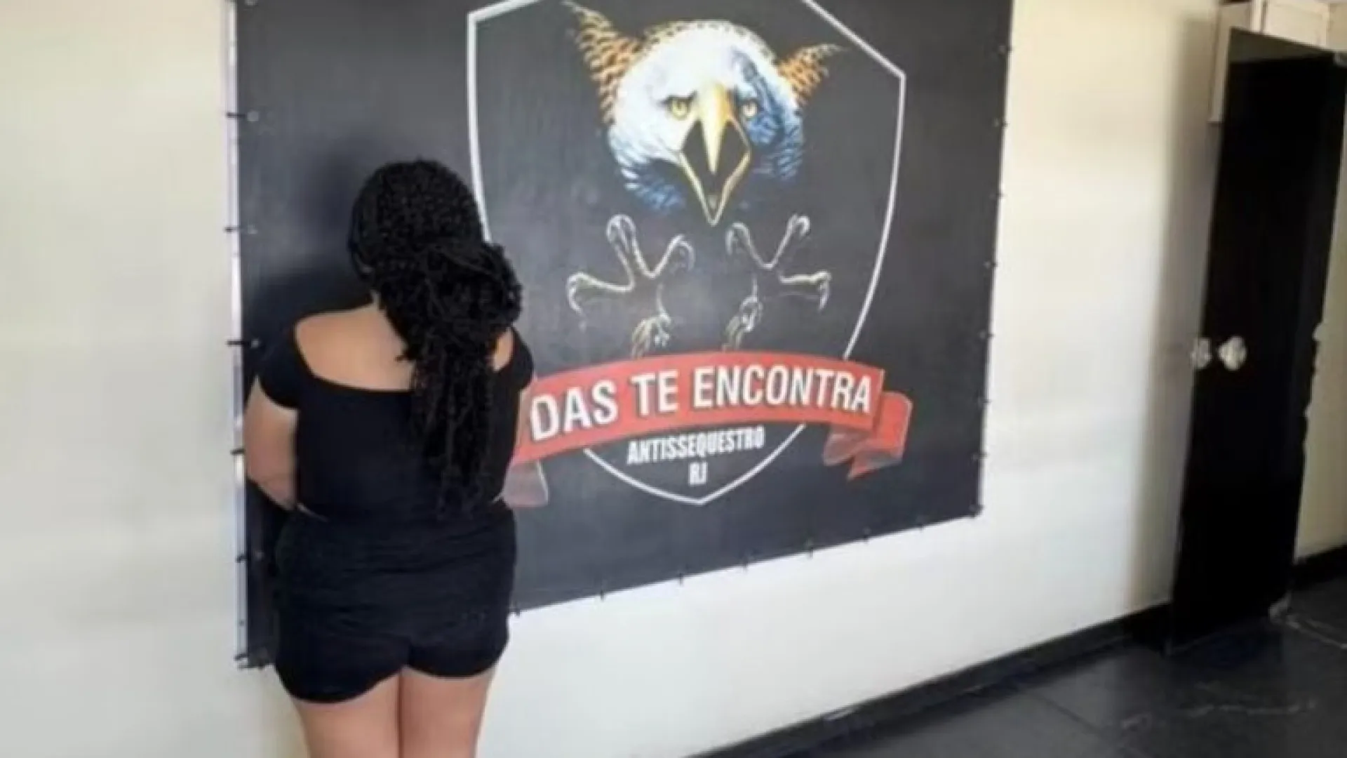 Mulher é presa sob suspeita de simular próprio sequestro para pagar dívida em site de apostas - img