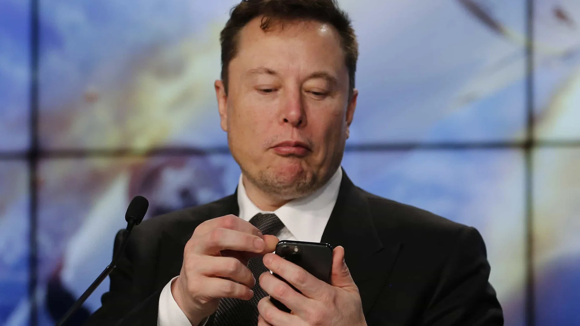 Musk diz que sua nova IA é "assustadoramente inteligente" - img