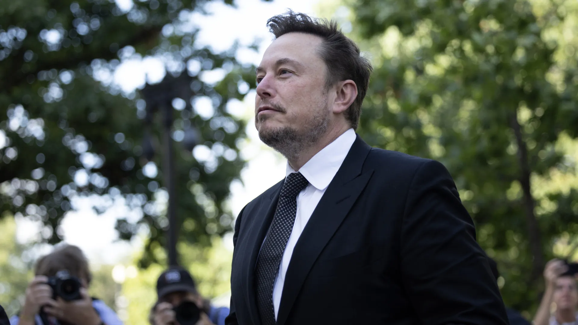 Após usar US$ 290 mi para ajudar a eleger Trump, Musk diz que vai gastar menos com eleições - img