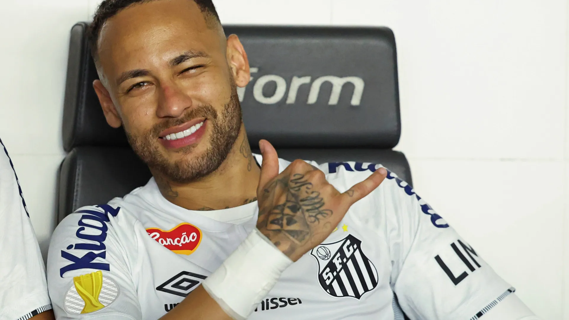 Neymar no Barcelona? Estafe ainda não debate futuro; Santos prevê renovação - img