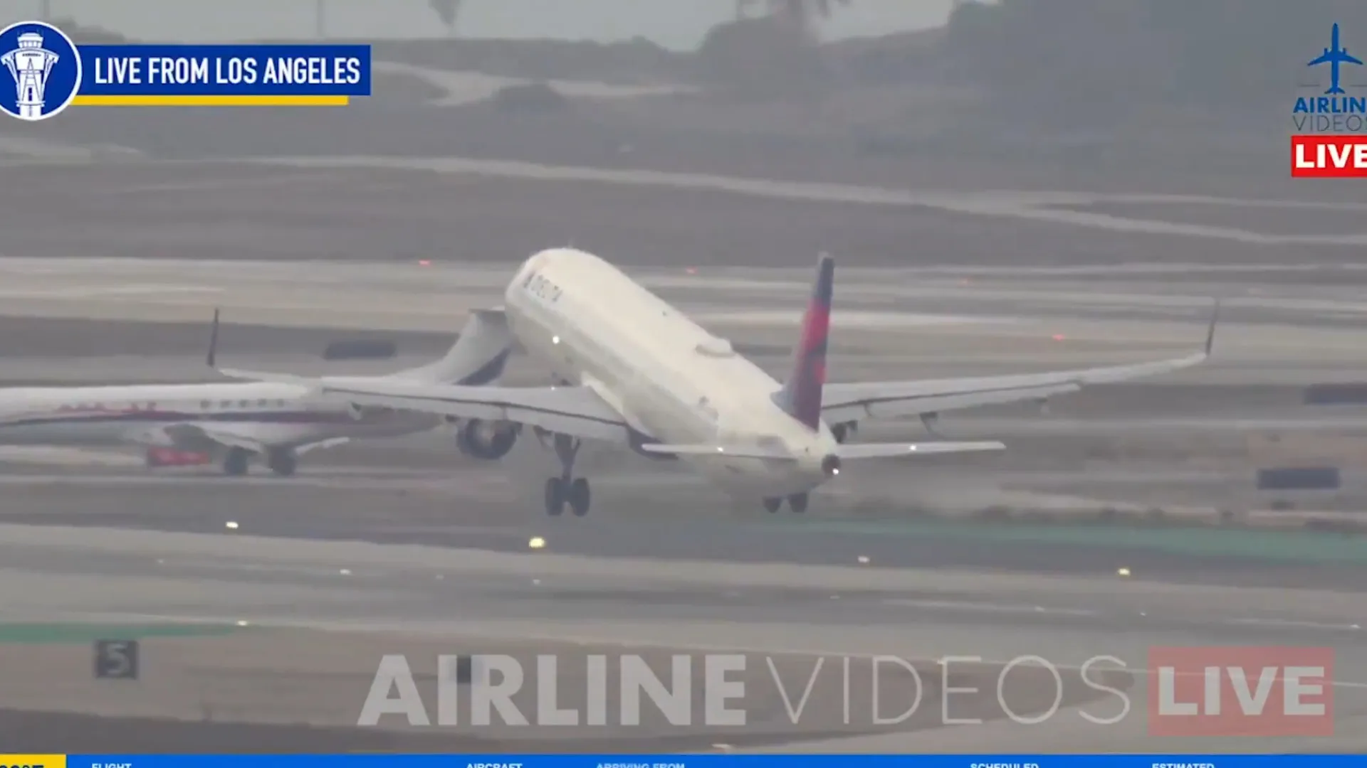 "Para, para, para". Controlador aéreo impede colisão em aeroporto dos EUA - img